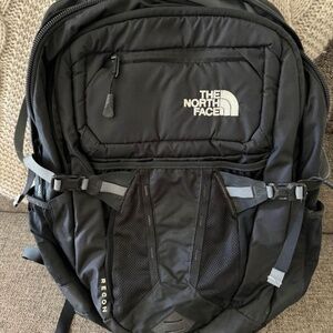 Northface RECON high end backpack in perfect condition like new!